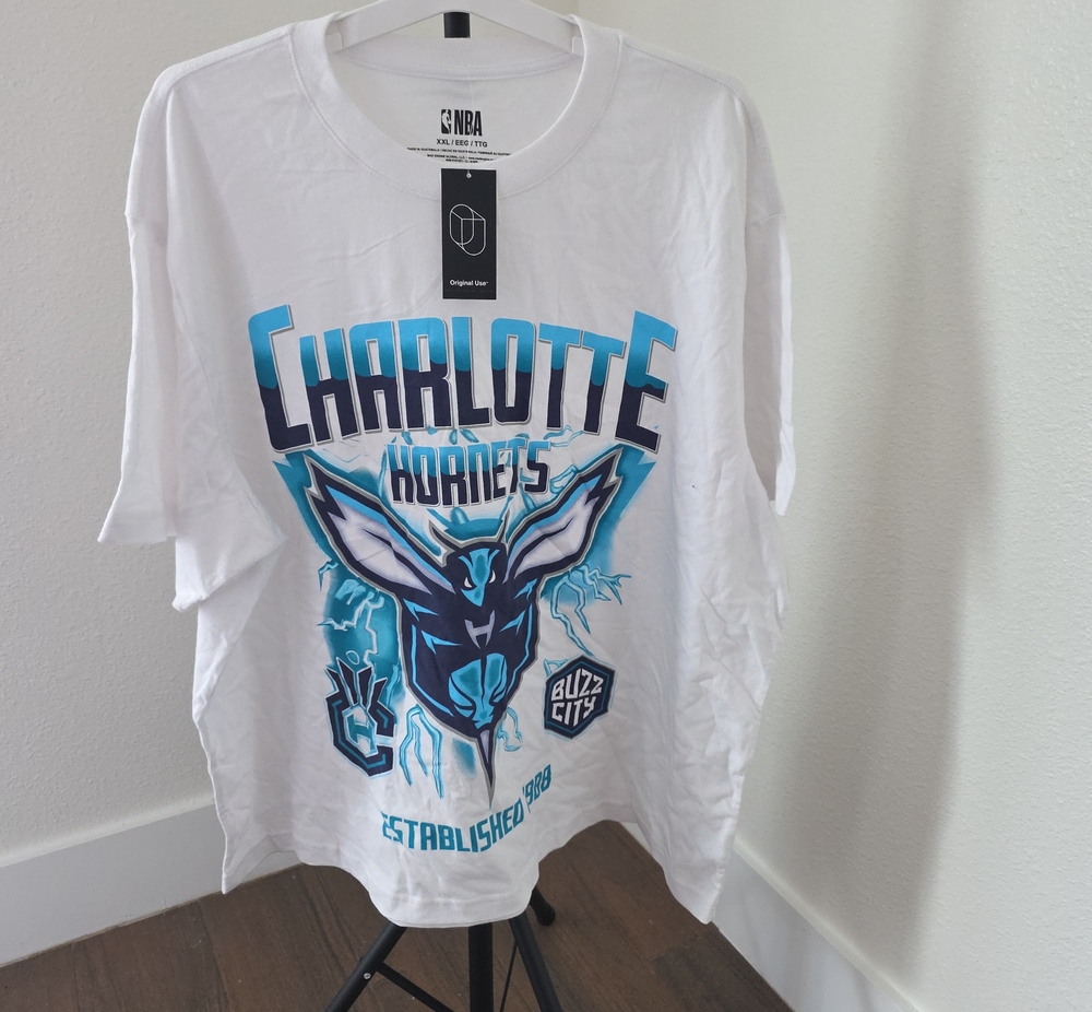 NBA Charlotte Hornets White Tee with Teal & Navy Graphic